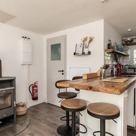 Am Grimnitzsee Gemutliches Tiny House Bungalow Mit Sauna Und Kamin